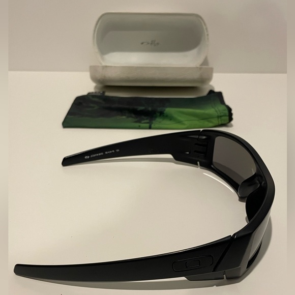 Oakley Gascan OO9014 Men’s Sunglasses / 60•15•128 -
Oakley Sunglasses Men’s - Picture 4 of 16
